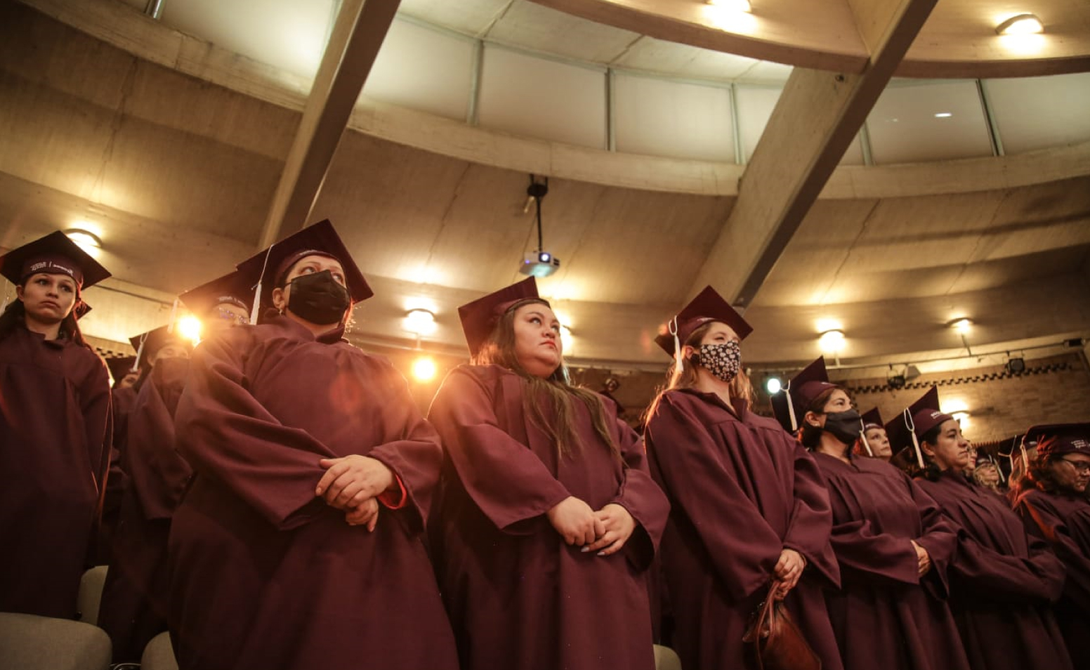 Mujeres se graduadas de los cursos de los Centros de Inclusión Digital
