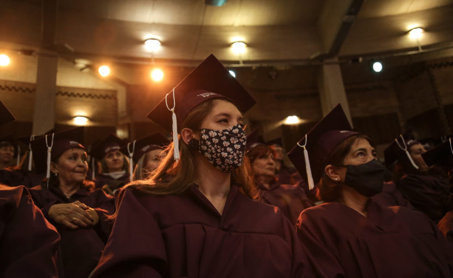 Mujeres se graduadas de los cursos de los Centros de Inclusión Digital