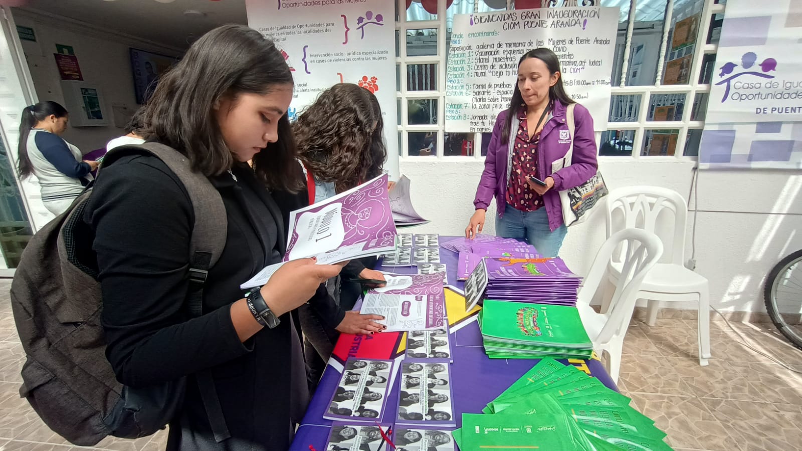 Mujeres en inauguración de la nueva sede se la CIOM de Puente Aranda