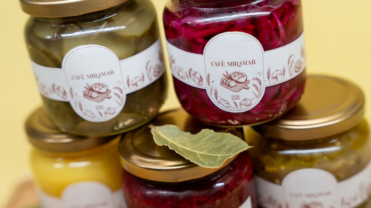 Frascos de comidas de un emprendimiento