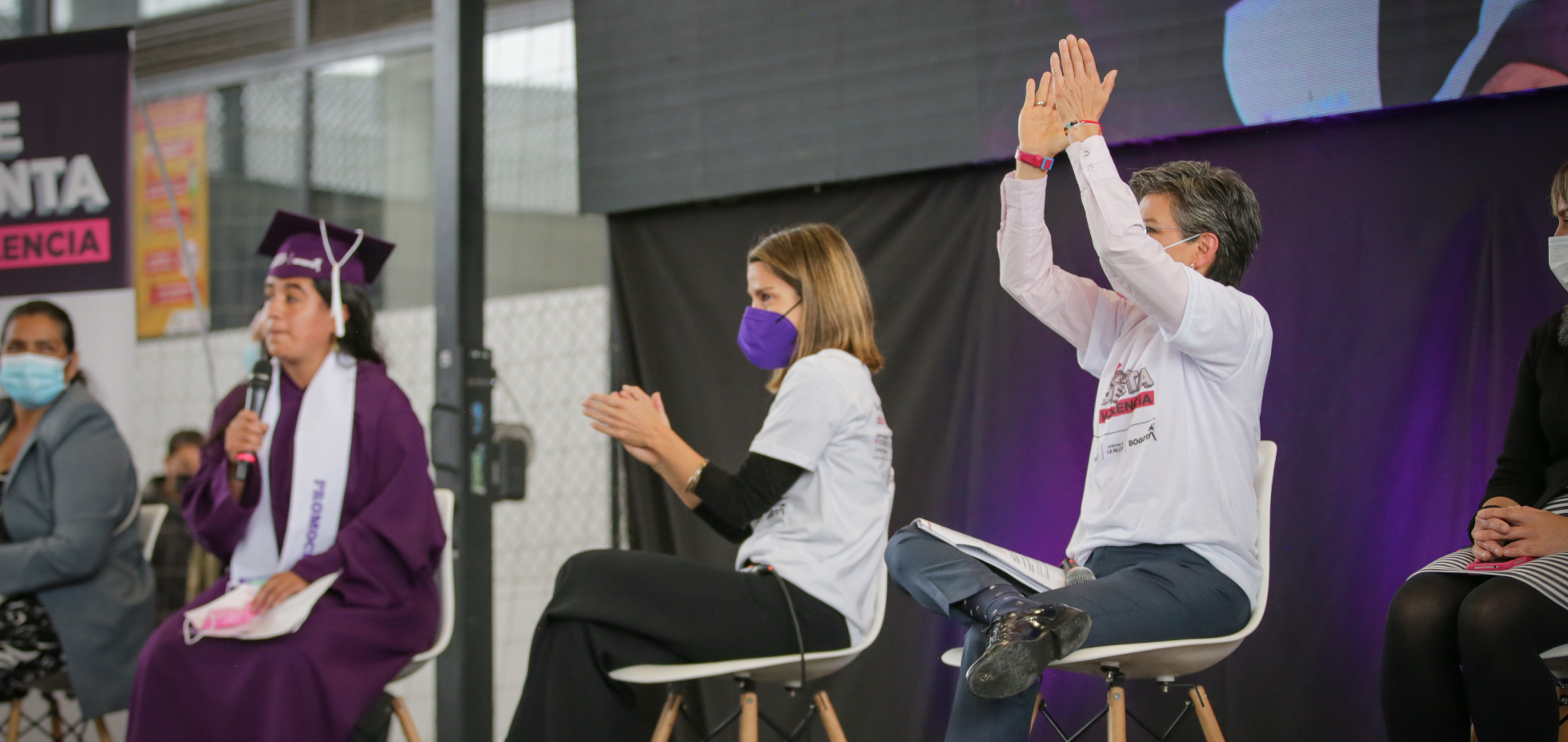 Mujeres graduadas en el evento de 25N - Día internacional de la eliminación de la violencia contra las muejeres