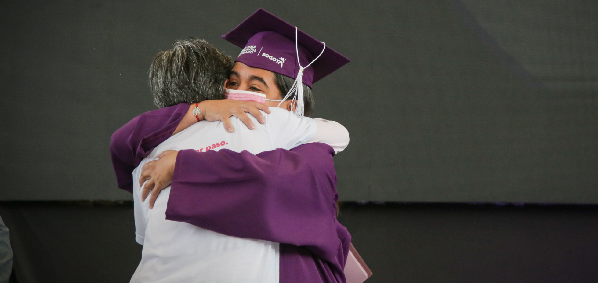 Mujer graduada en el evento de 25N - Día internacional de la eliminación de la violencia contra las muejeres