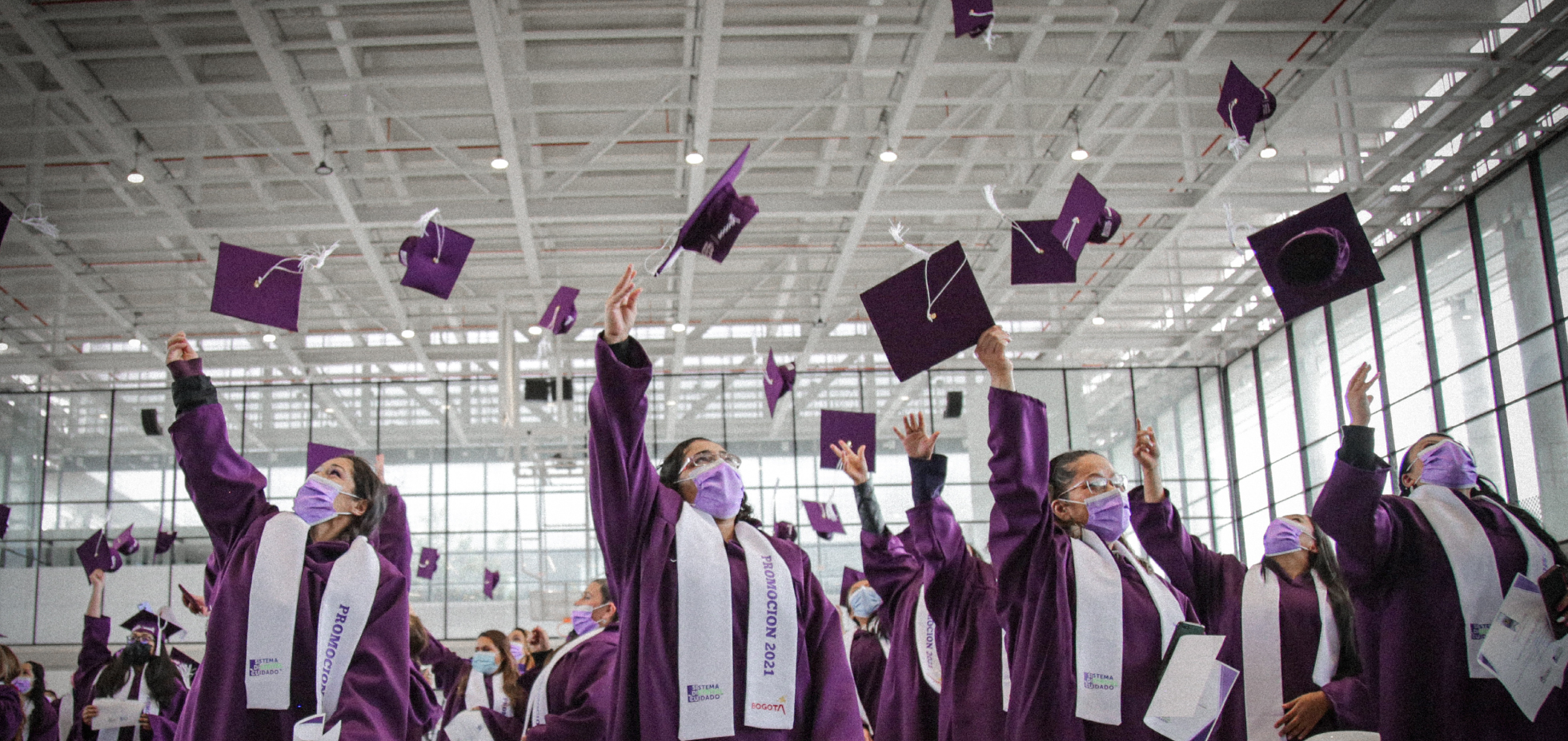 Mujeres graduadas en el evento de 25N - Día internacional de la eliminación de la violencia contra las muejeres