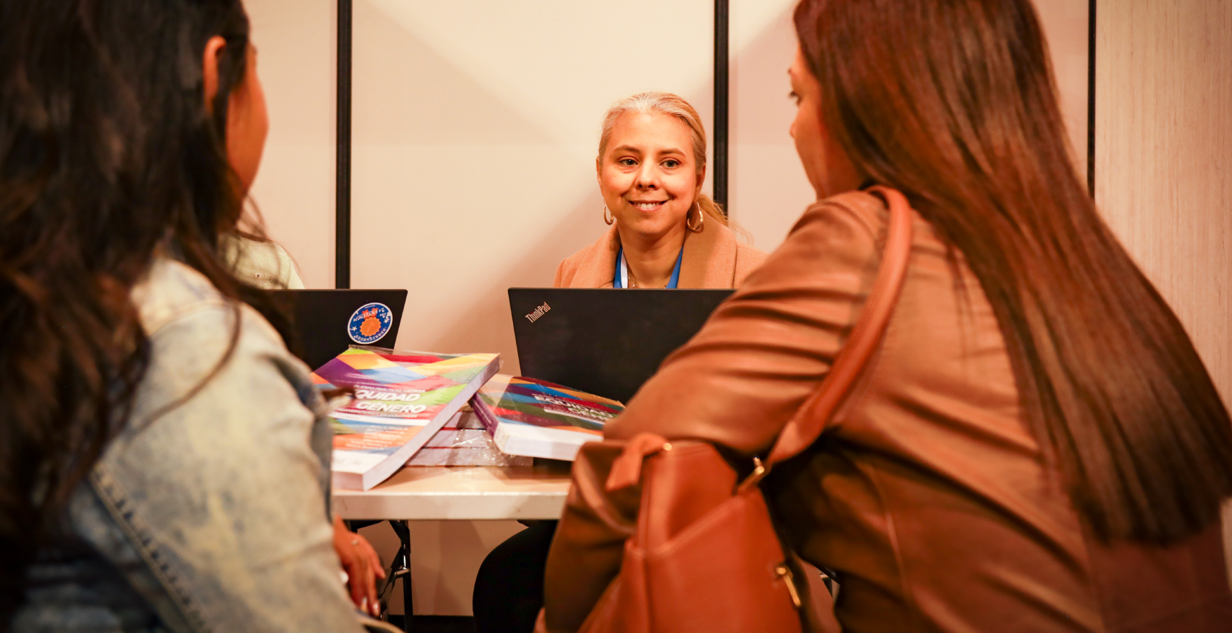 Mujeres emprendedoras en capacitación