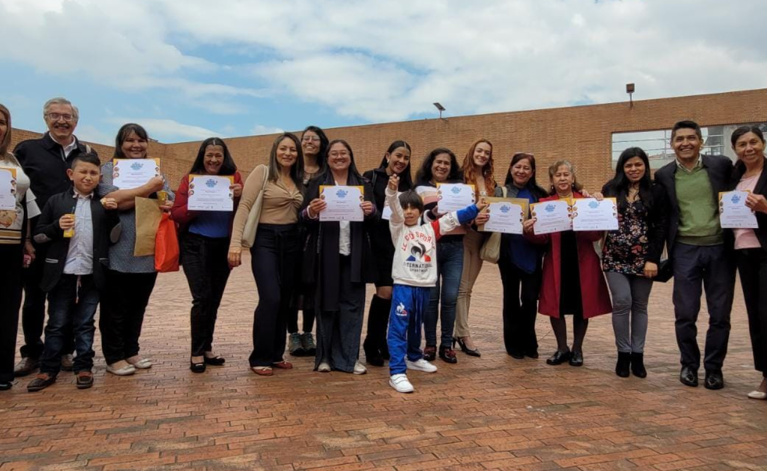 Mujeres que se graduaron como empresarias solidarias