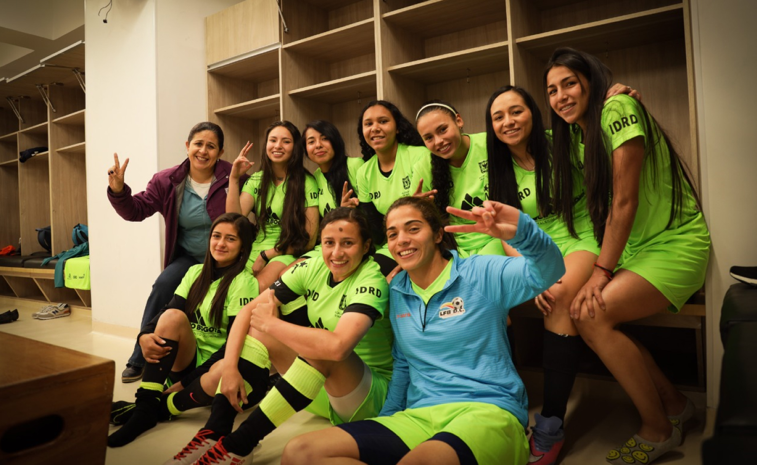 Imagen de mujeres finalistas del segundo Torneo de Fútbol para mujeres de Bogotá