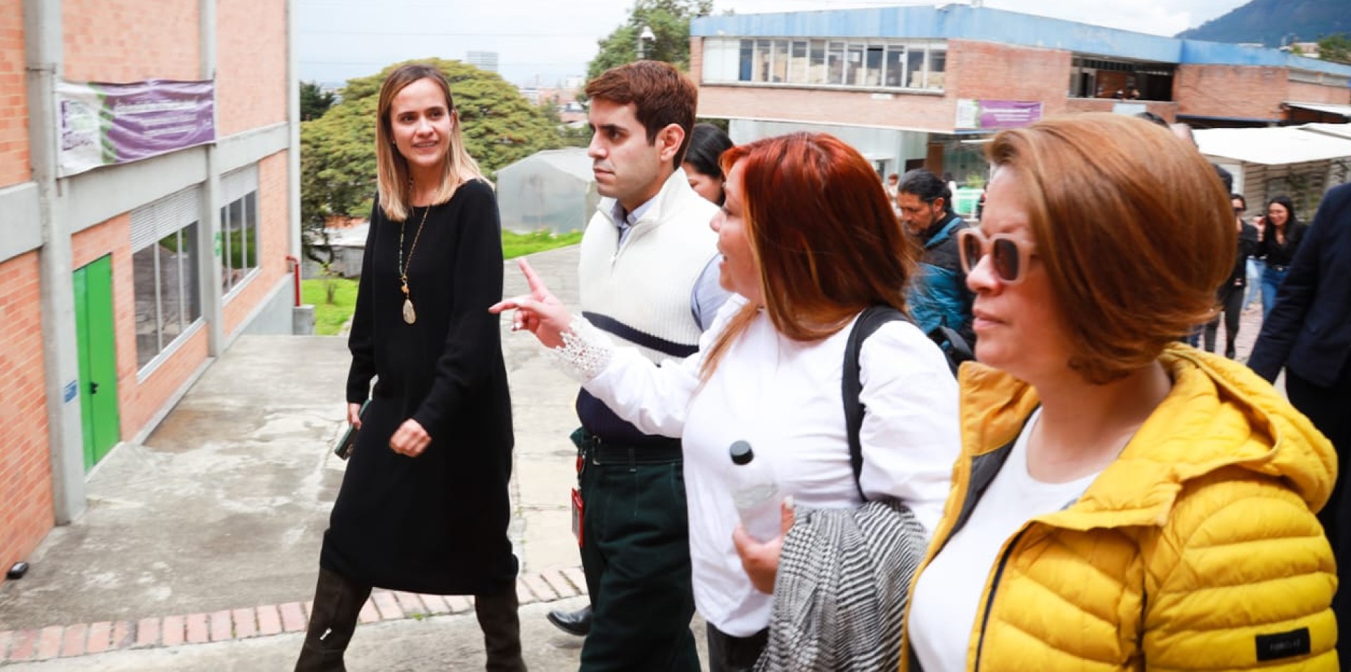 Visitantes a manzana del cuidado del centro de Bogotá