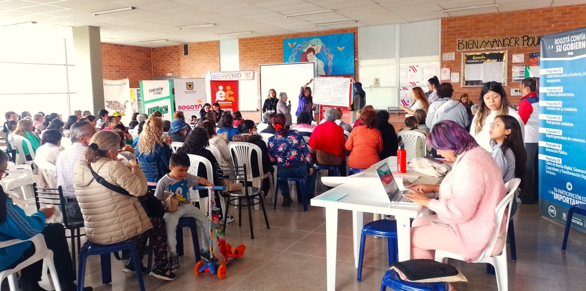 mujeres asistentes a asambleas de planes de desarrollo local