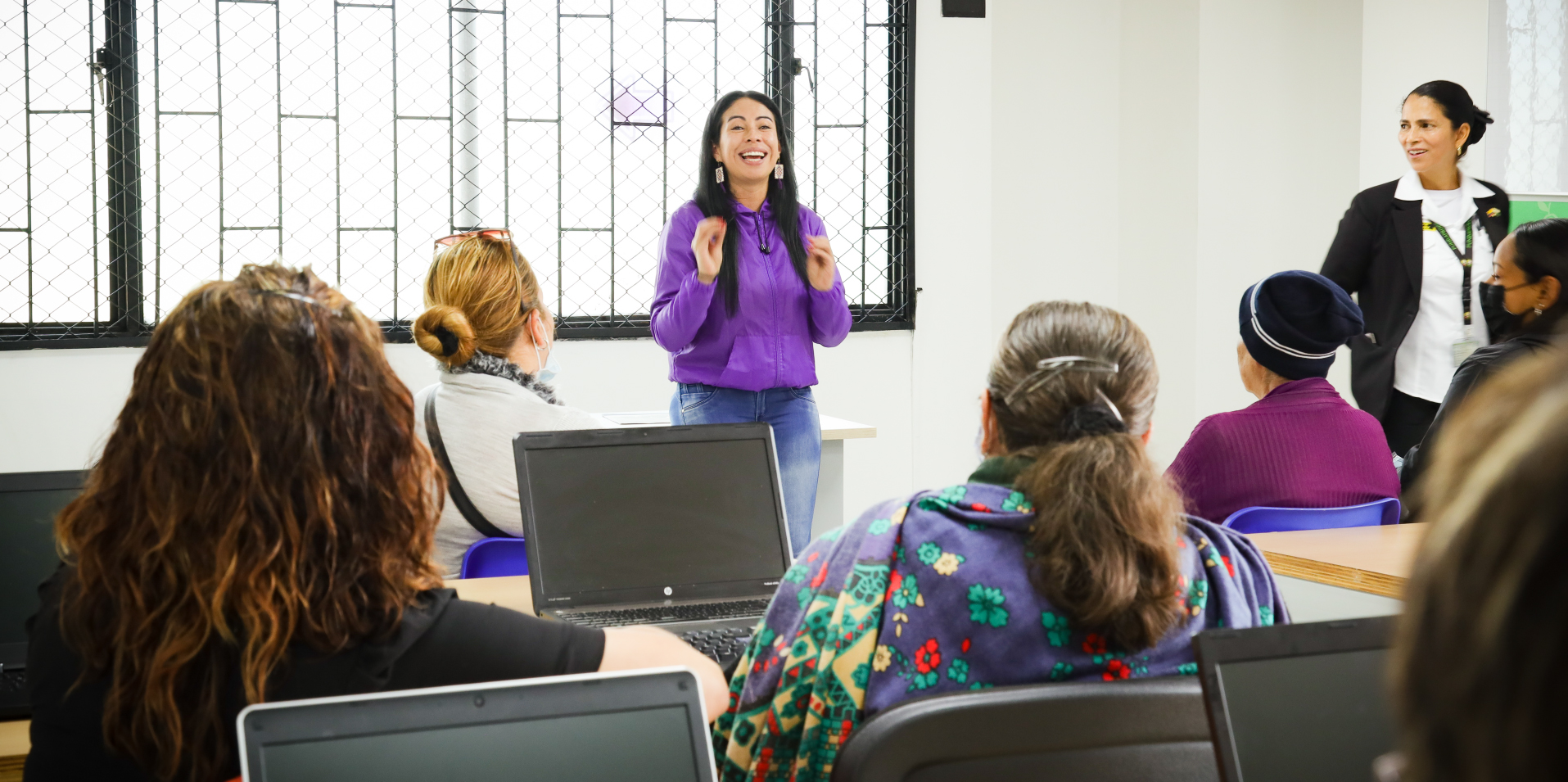 Mujeres en aula de clases