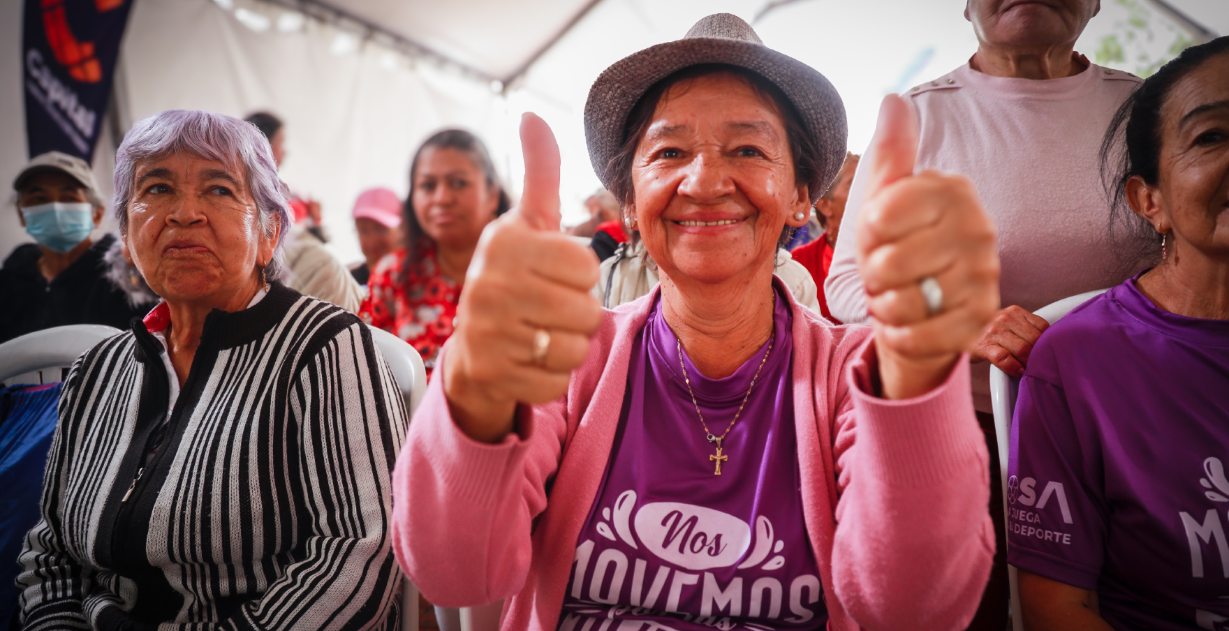 Mujer campesina feliz