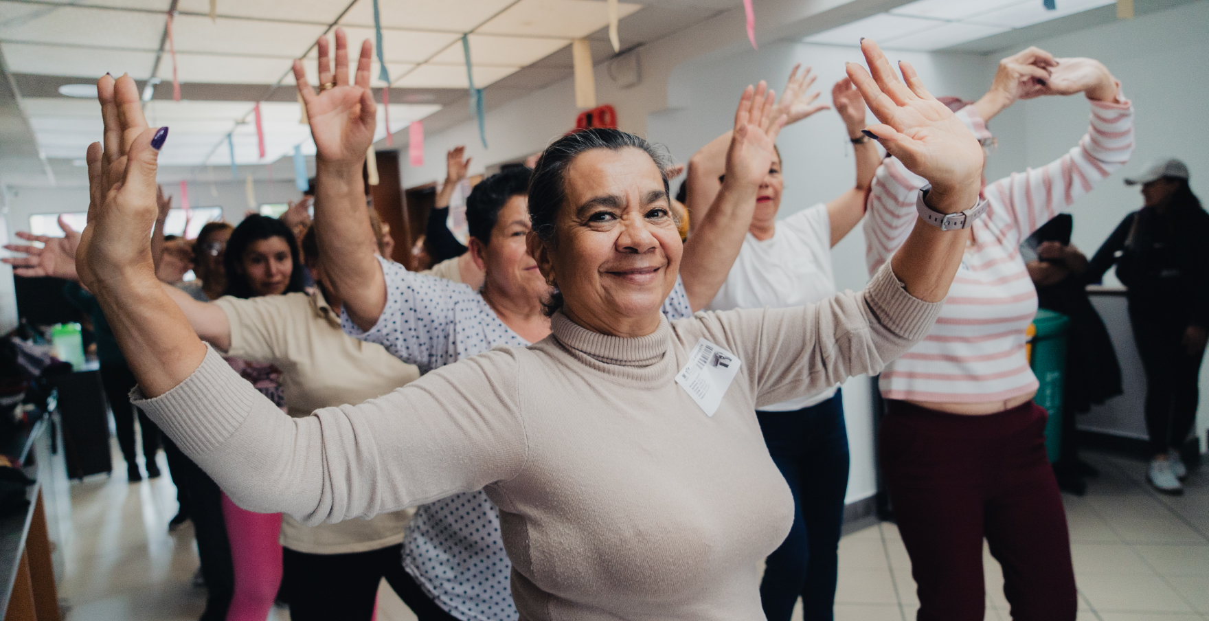 Mujeres en actividad en CIOM puente Aranda