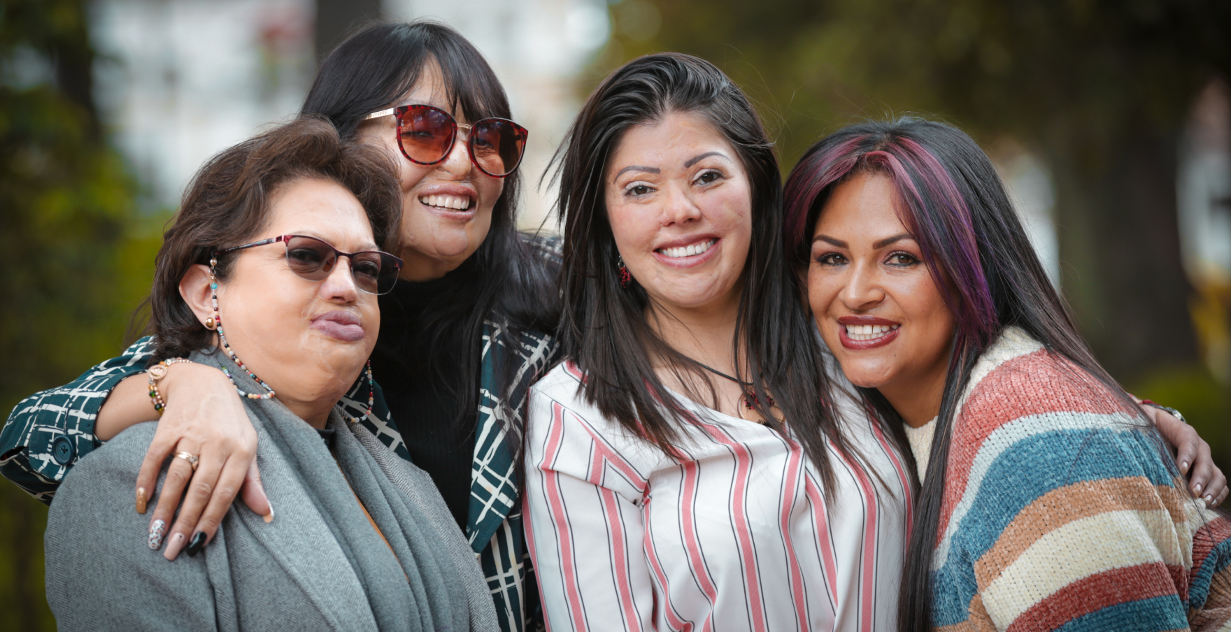 Mujeres sonrientes