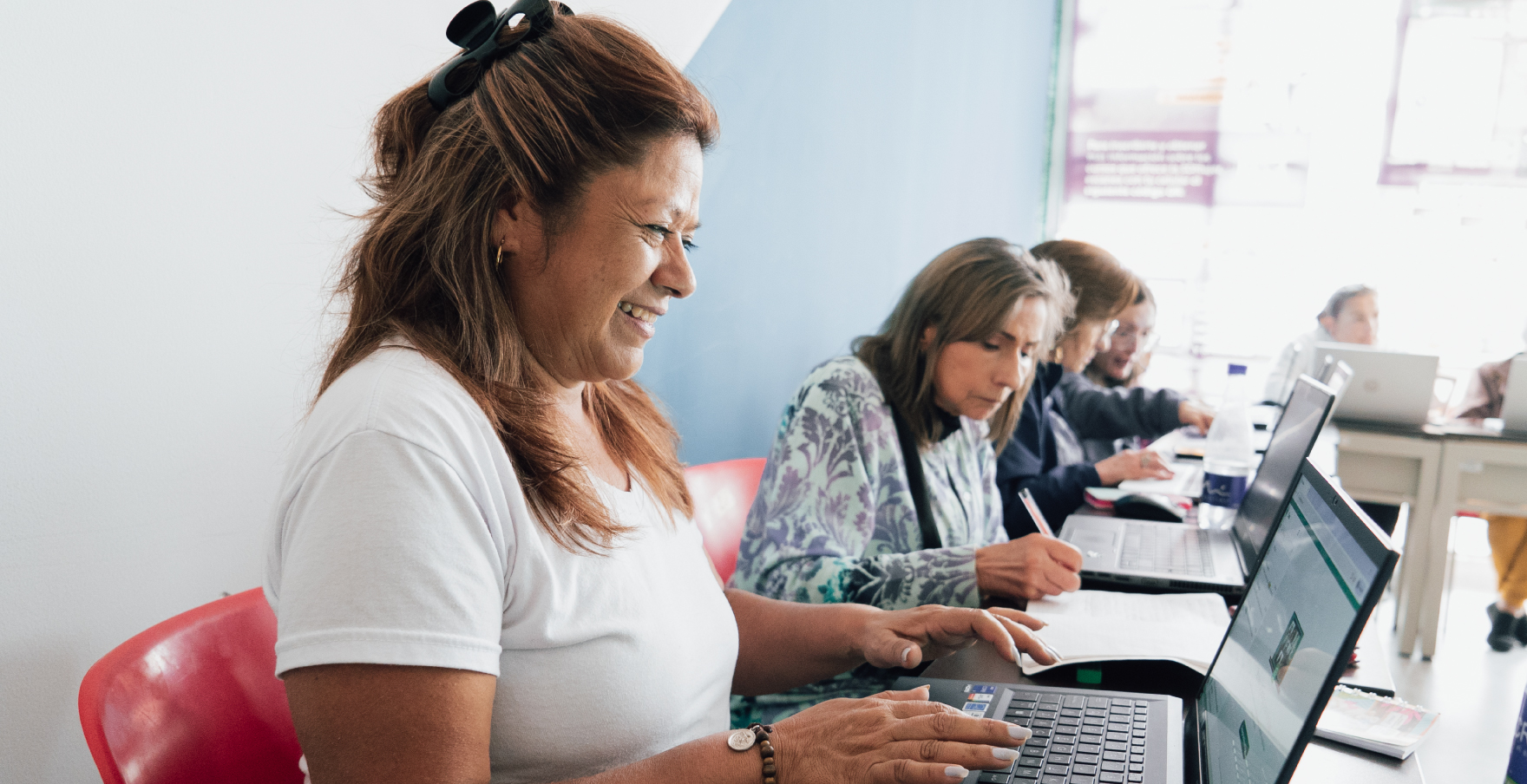 Mujer en clases de formación en CID