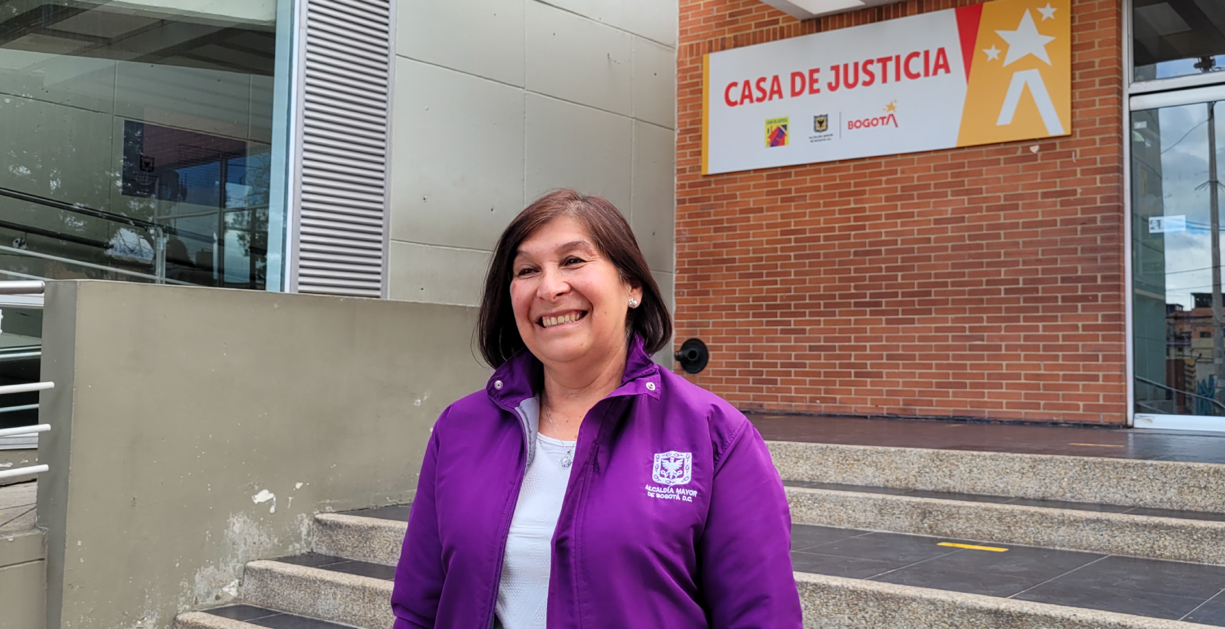 Funcionara de la SDMujer en Casa de Justicia