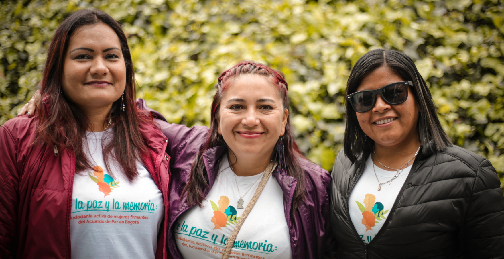 Mujeres asistentes a exposición