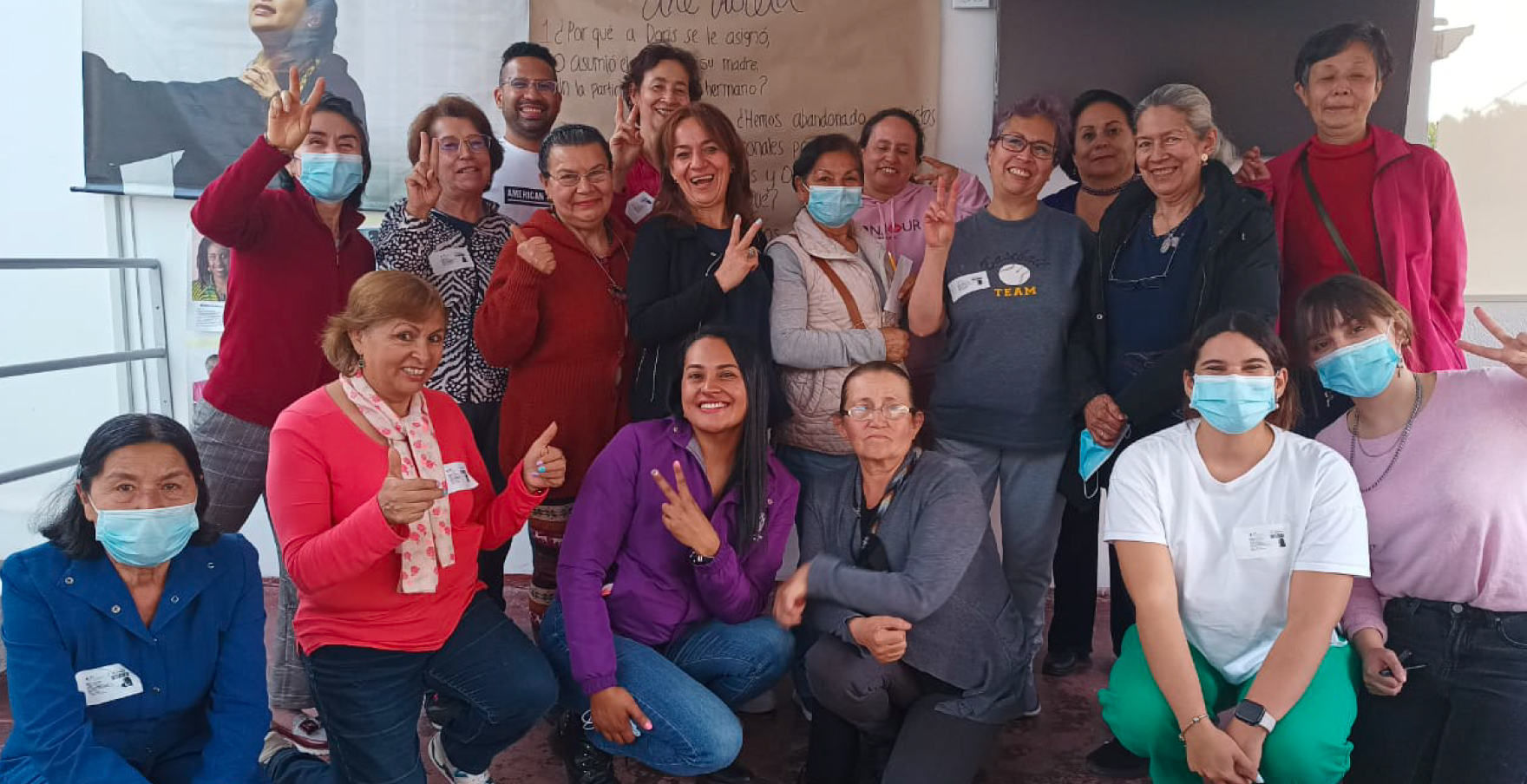 Grupo de mujeres contentas