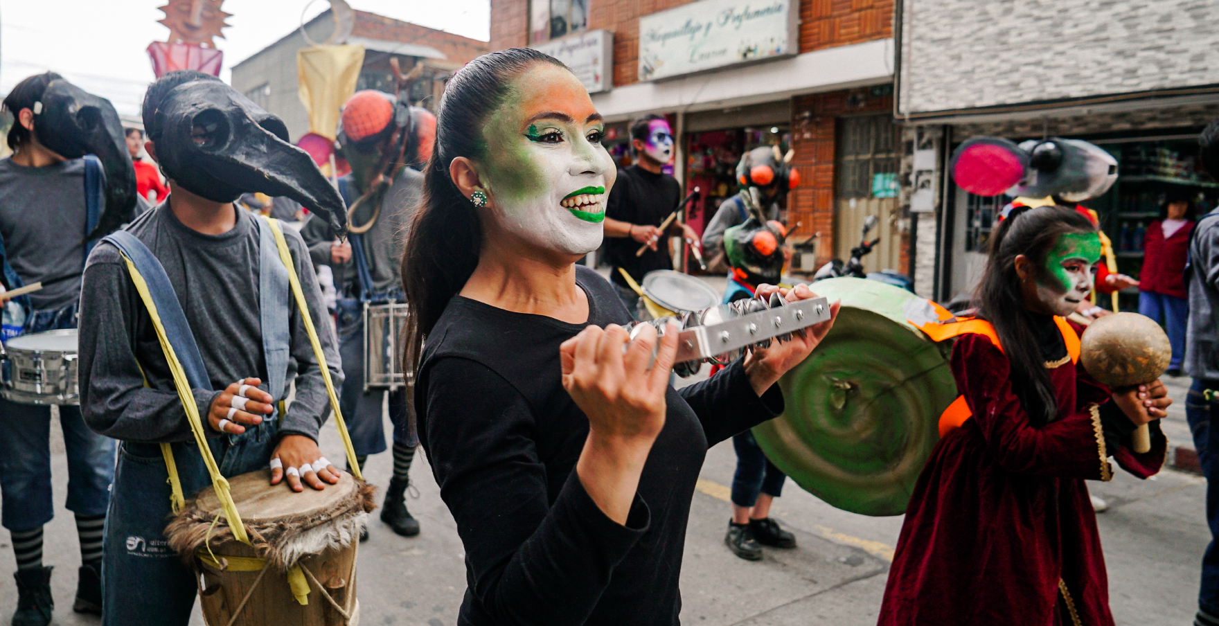 Mujeres en actividades locales