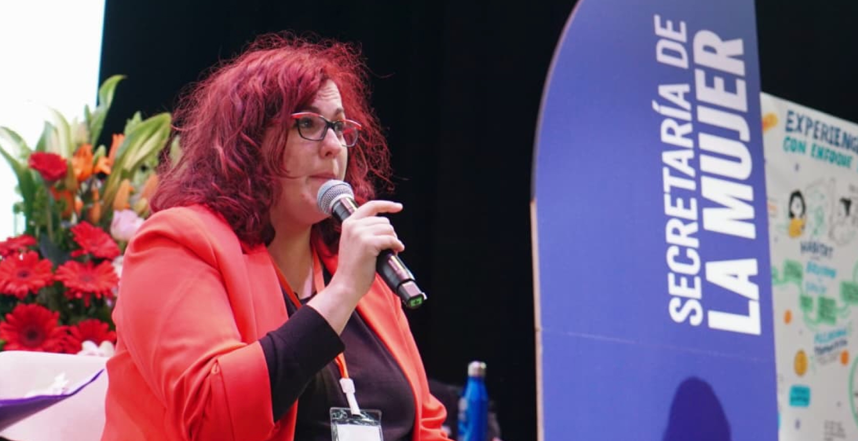 Panelista principal dle taller del foro