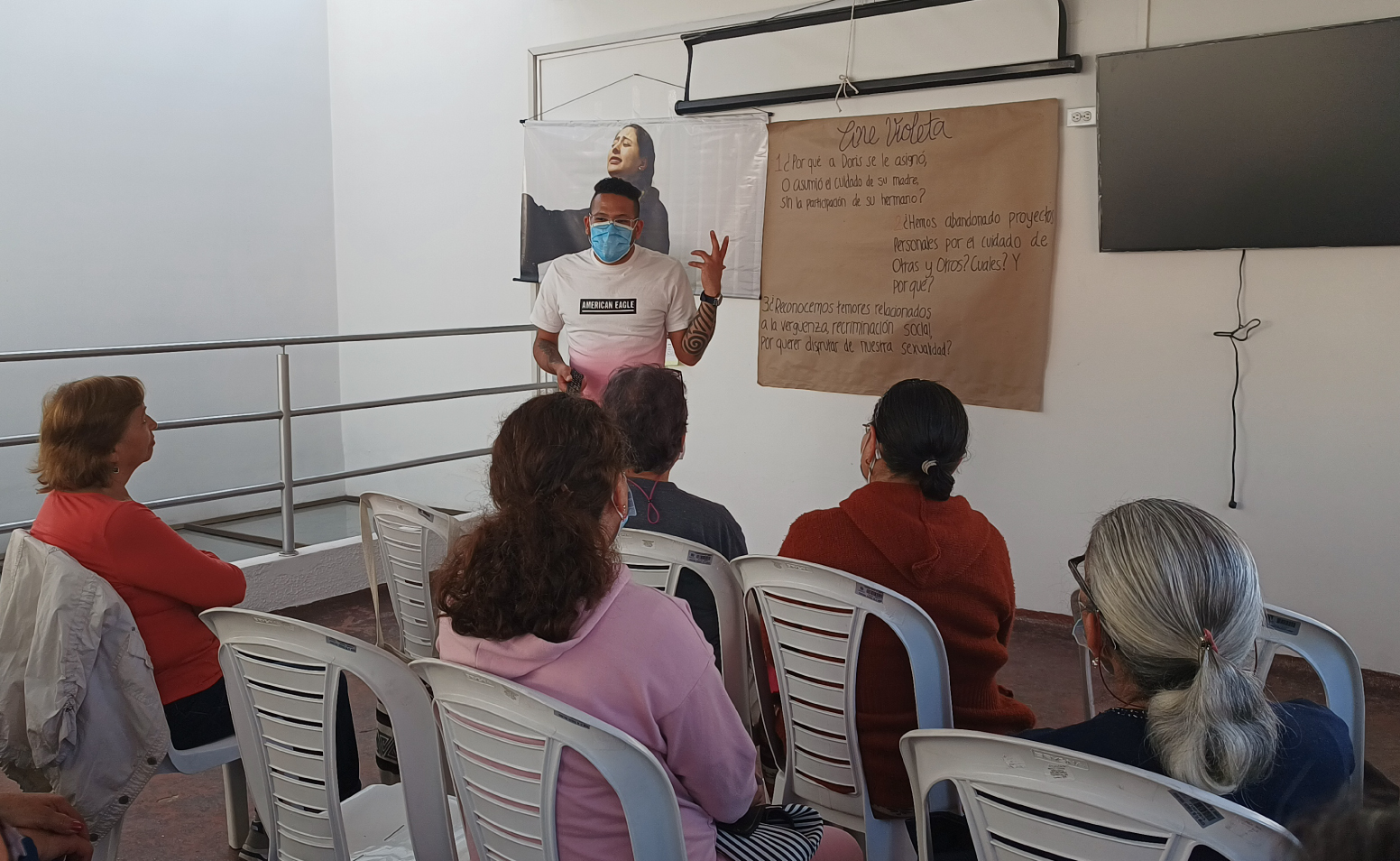 Mujeres en talles atentas