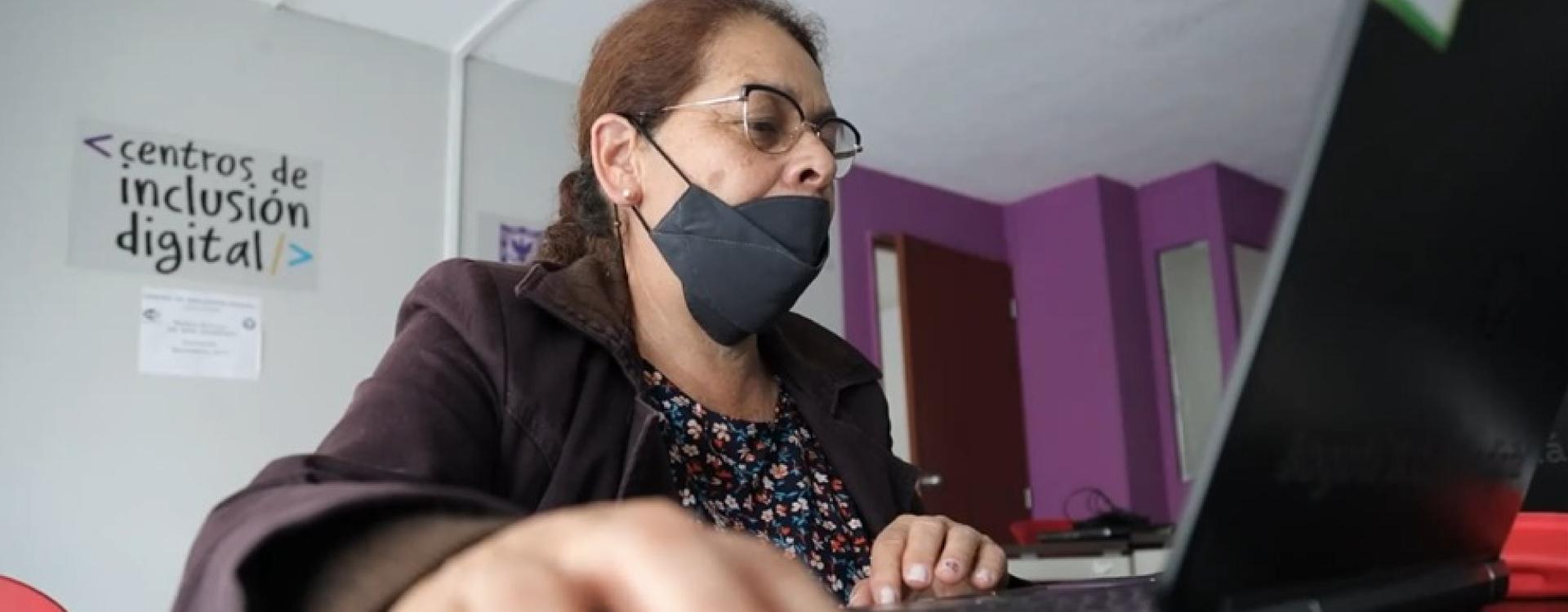María Constanza Cárdenas, beneficiaria de Centro de Inclusión Digital de la SDMujer