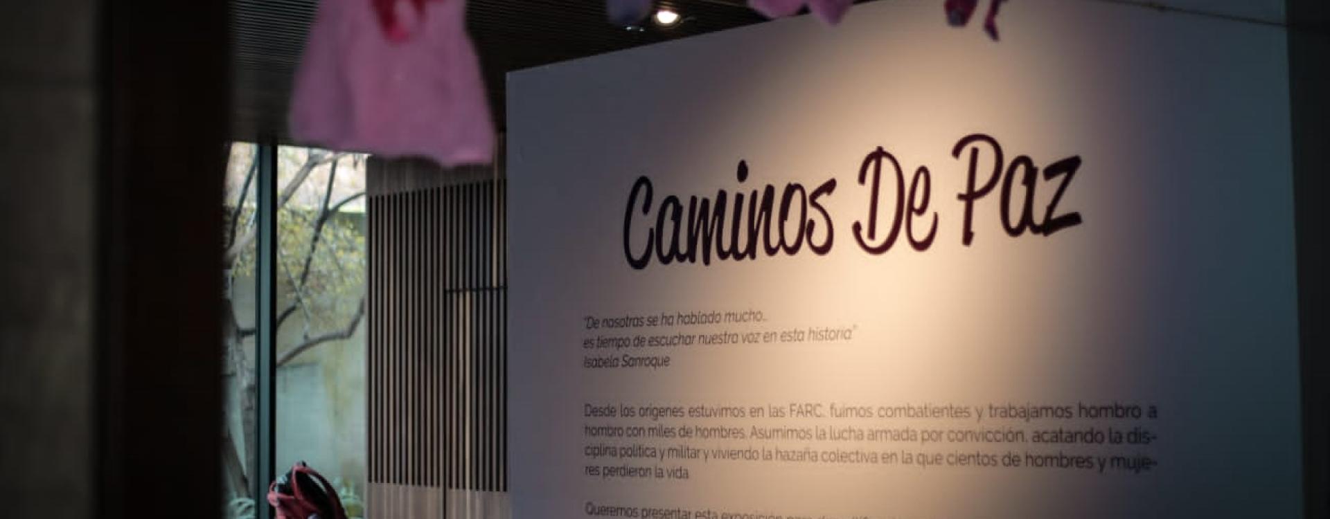 Foto de exposición Caminos de Paz en el Centro de Memoria, Paz y Reconciliación