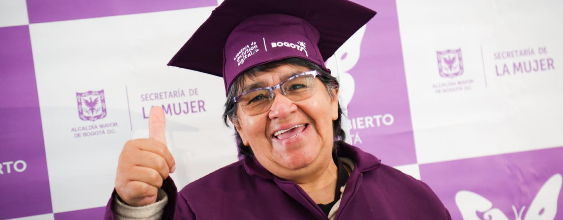 Mujeres graduada de centros de inclusión digital