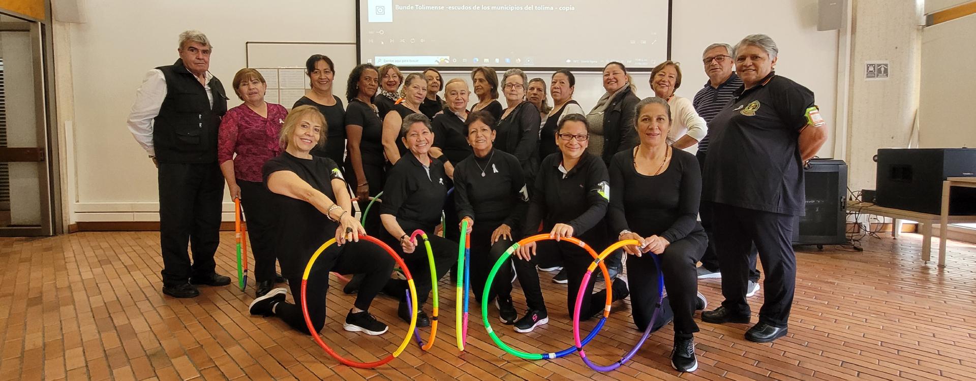 Mujeres de grupo de danzas