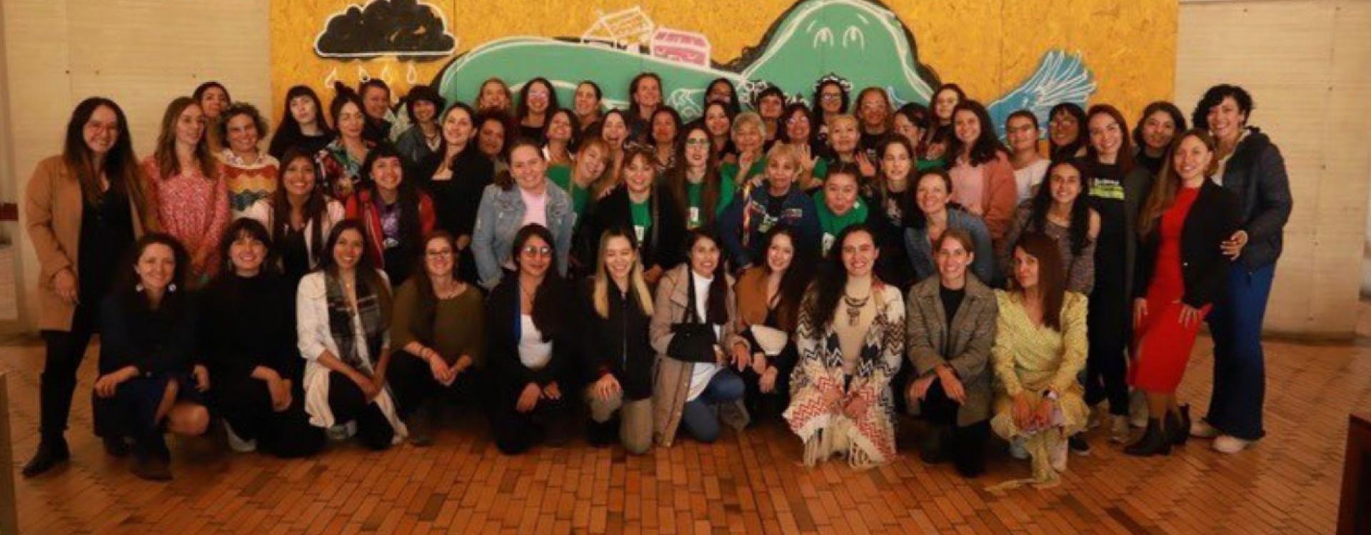 Grupo de mujeres en evento de lanzamiento de este programa Woman4Climate