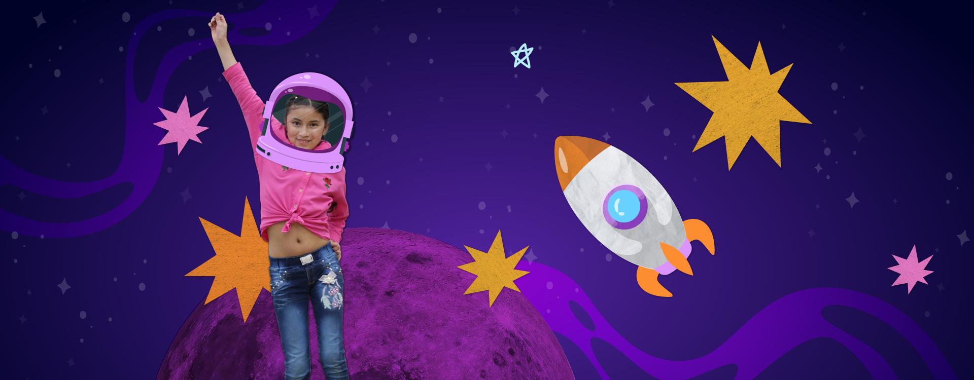 Niña con casco de astronauta feliz