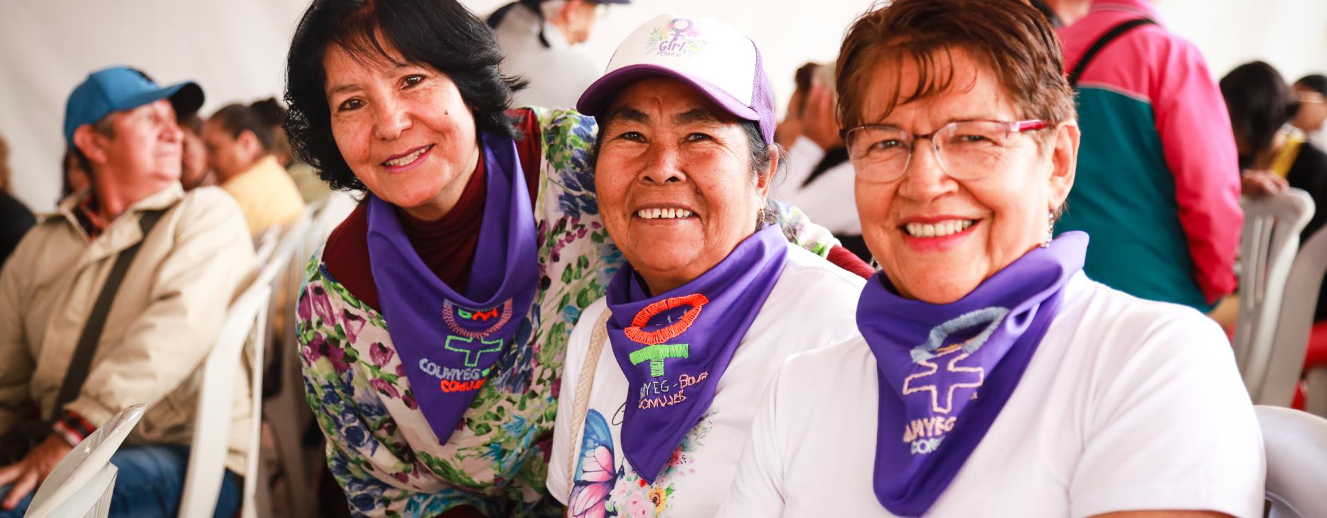 Mujeres participantes felices