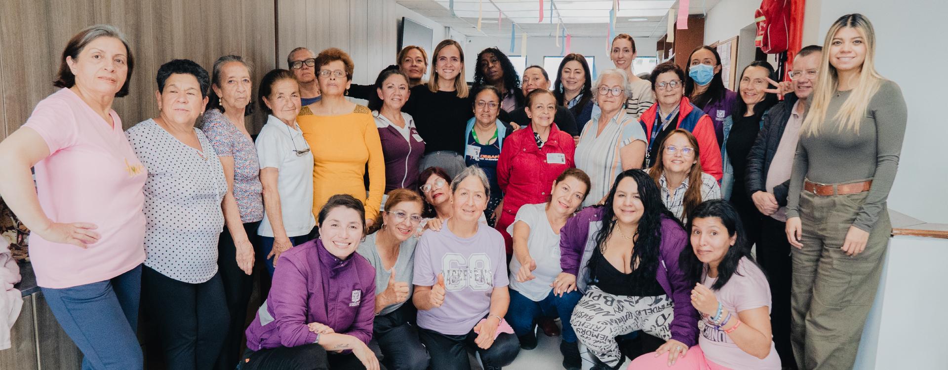 Mujeres en actividad en CIOM puente Aranda