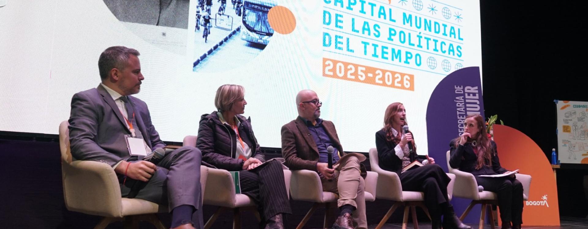 Panelistas del foro internacional