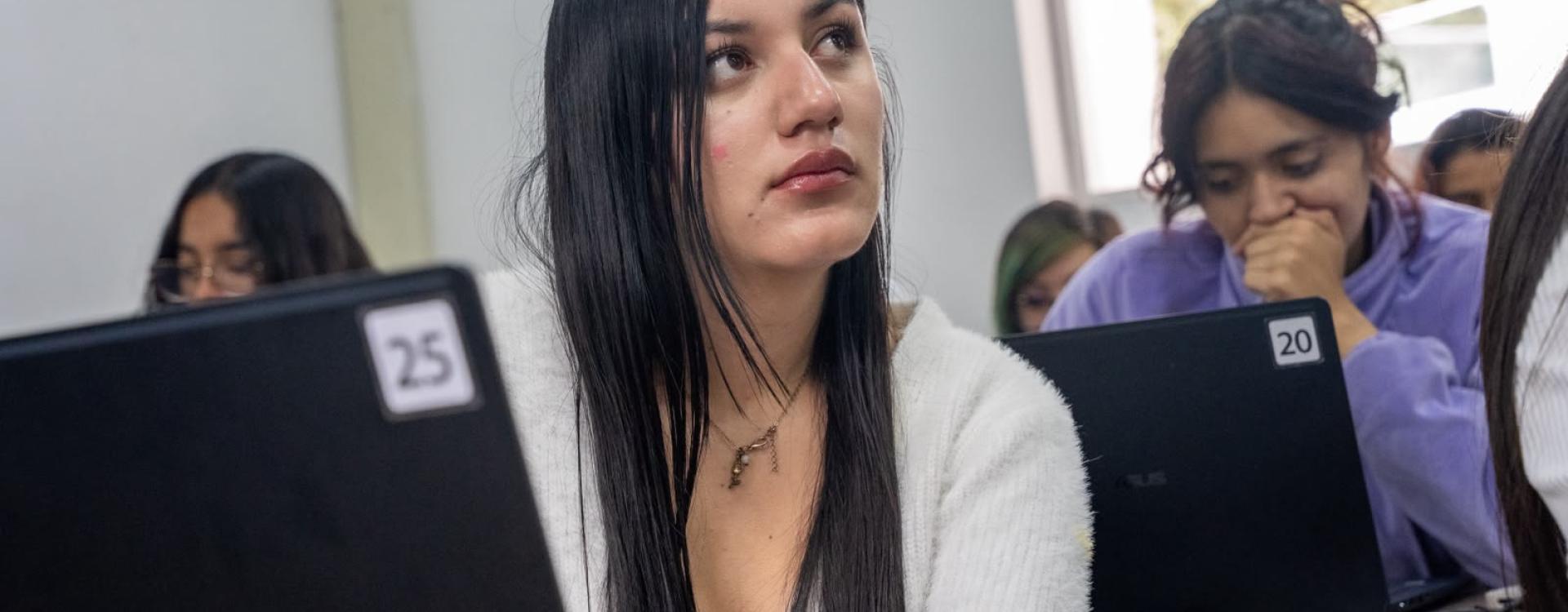 Mujer estudiando 