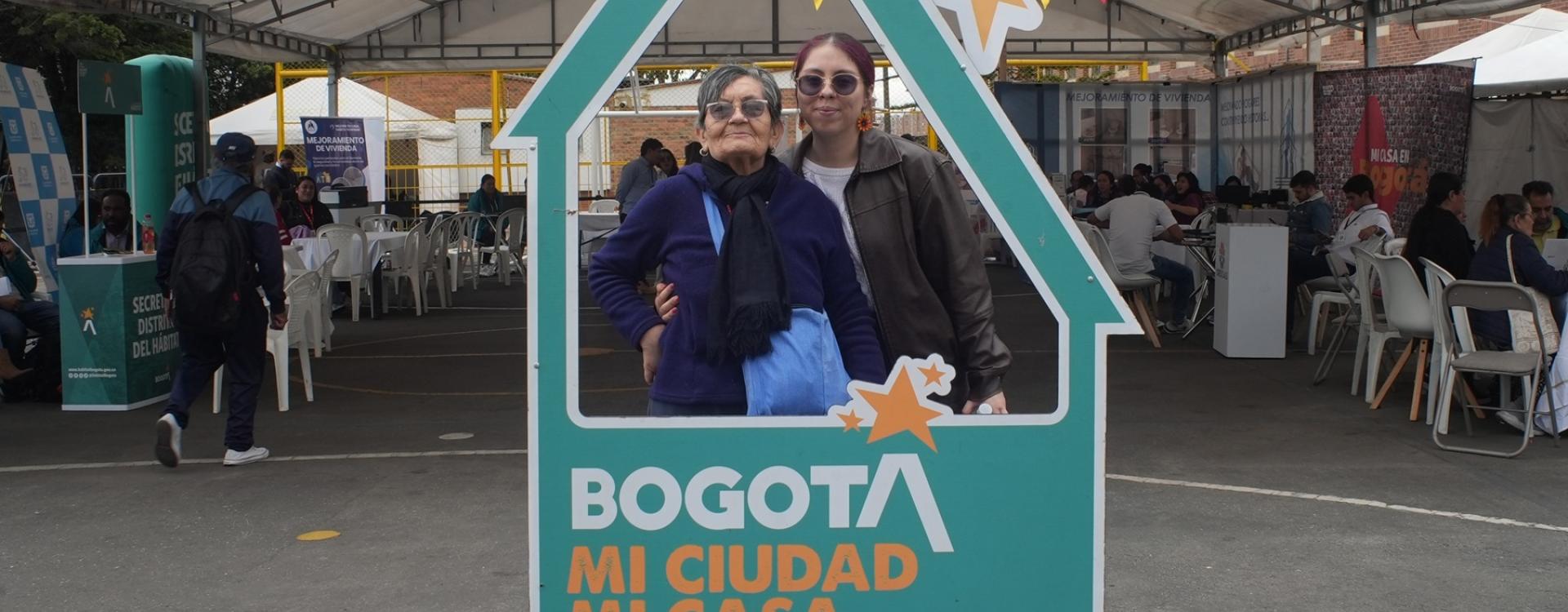 tercera Feria de Vivienda Exclusiva para Mujeres, liderada por la Secretaría Distrital del Hábitat, en el marco de la estrategia Mi Casa en Bogotá: Tu Ruta al Hogar, con la participación de la Secretaría Distrital de la Mujer y otros actores del sector.