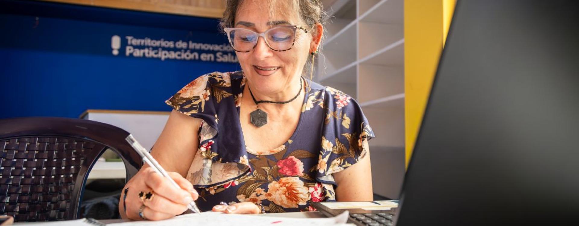 Mujeres participan de una clase en uno de los CID que tiene la SDMujer de Bogotá.