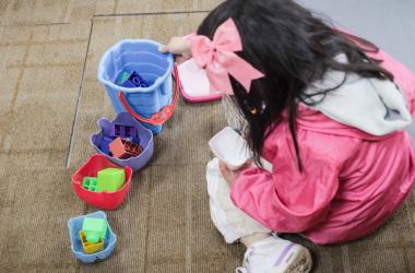 Niña jugando