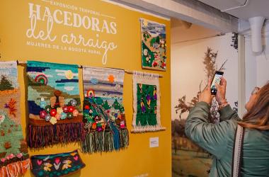 Mujeres en muestra artistica