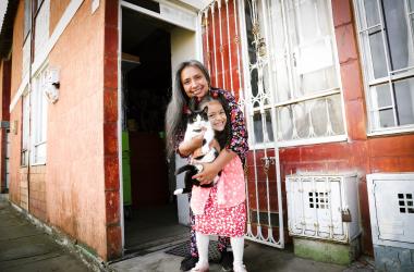 Profesionales del Sistema Distrital de Cuidado brindarán atención psicojurídica, formación y acompañamiento en los hogares de mujeres cuidadoras de personas con alta dependencia funcional en Bogotá.