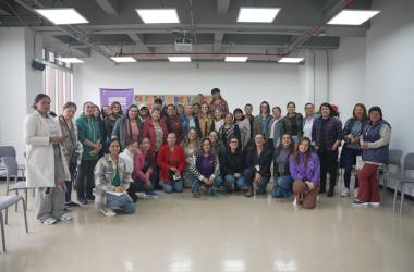 Mujeres cuidadoras de San Cristóbal participaron en «Parchando con la Secre», un espacio de diálogo con la Secretaría Distrital de la Mujer para compartir sus experiencias y fortalecer el Sistema Distrital de Cuidado.