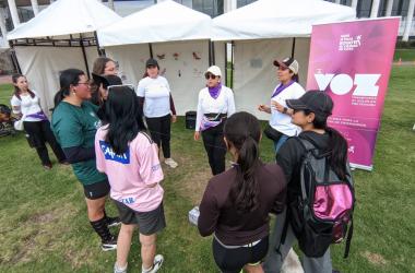 Hombres y mujeres de la comunidad hacen parte de ejercicio de Transformaciones Culturales