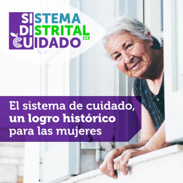 Mujer cuidadora mirando feliz por la ventana
