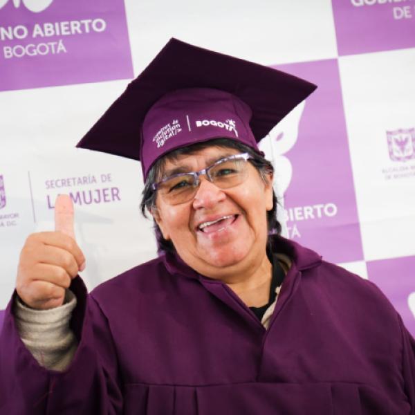 Mujeres graduada de centros de inclusión digital