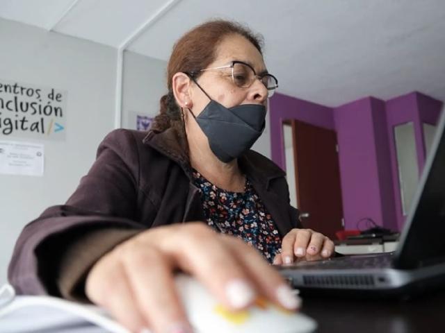 María Constanza Cárdenas, beneficiaria de Centro de Inclusión Digital de la SDMujer