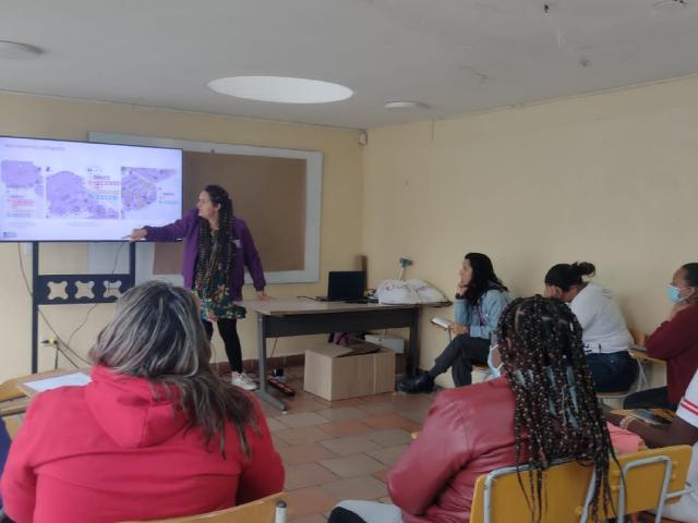 Mujeres asistentes a presentación de resultados de Diagnóstico de Cuidado Comunitario