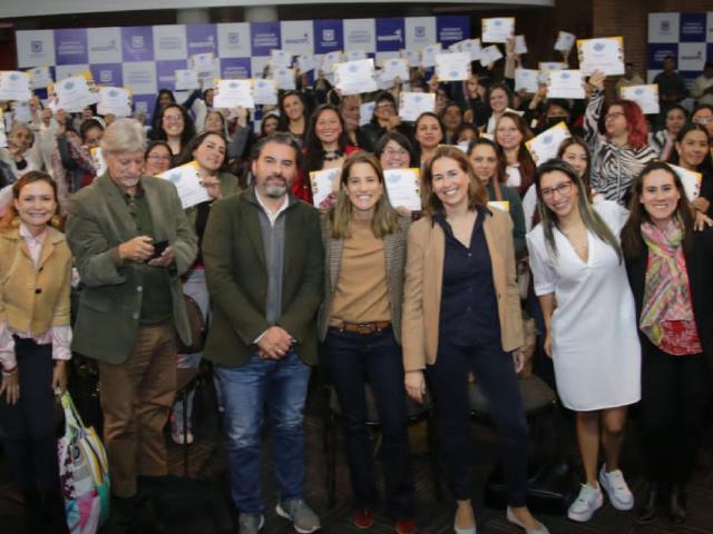 Mujeres que se graduaron como empresarias solidarias