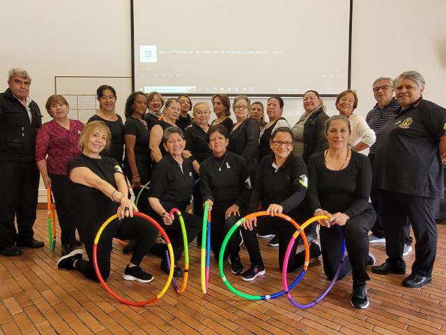 Mujeres de grupo de danzas