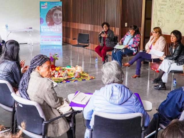 Encuentro de mujeres para conversatorio sobre los derechos humanos