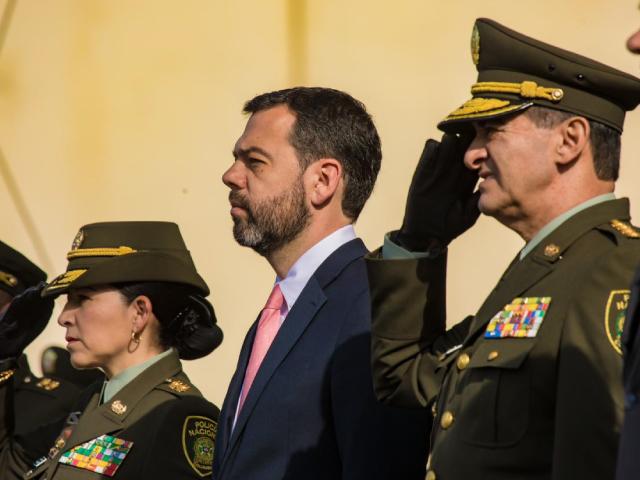 Alcalde de Bogotá Carlos Fernando Galán y Brigadier General José Daniel Gualdrón Moreno quien asumió como nuevo comandante de la Policía Metropolitana de Bogotá (Mebog)