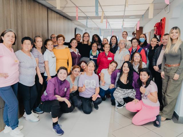 Mujeres en actividad en CIOM puente Aranda