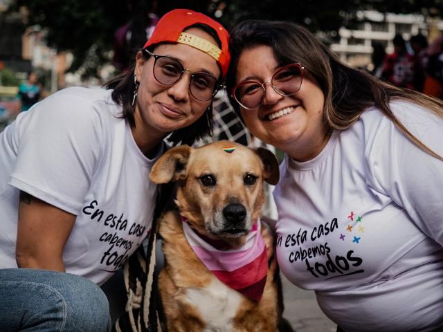 Mujeres con perro